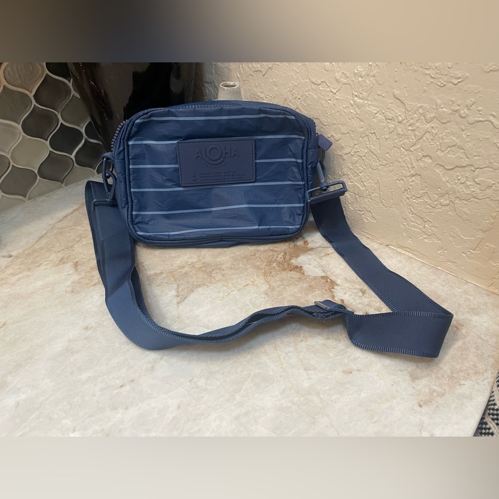 ALOHAS Navy Blue Crossbody Bag